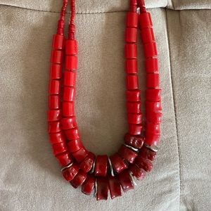 Red bed short necklace
